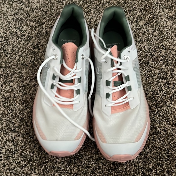 On Cloud Pink & Green Running Sneaker, like new - Picture 2 of 6